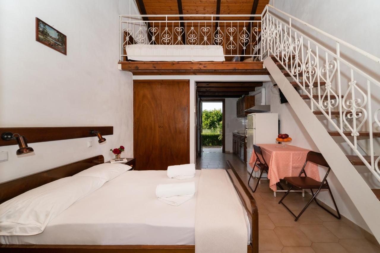 Ilias Apartments Метоні Екстер'єр фото